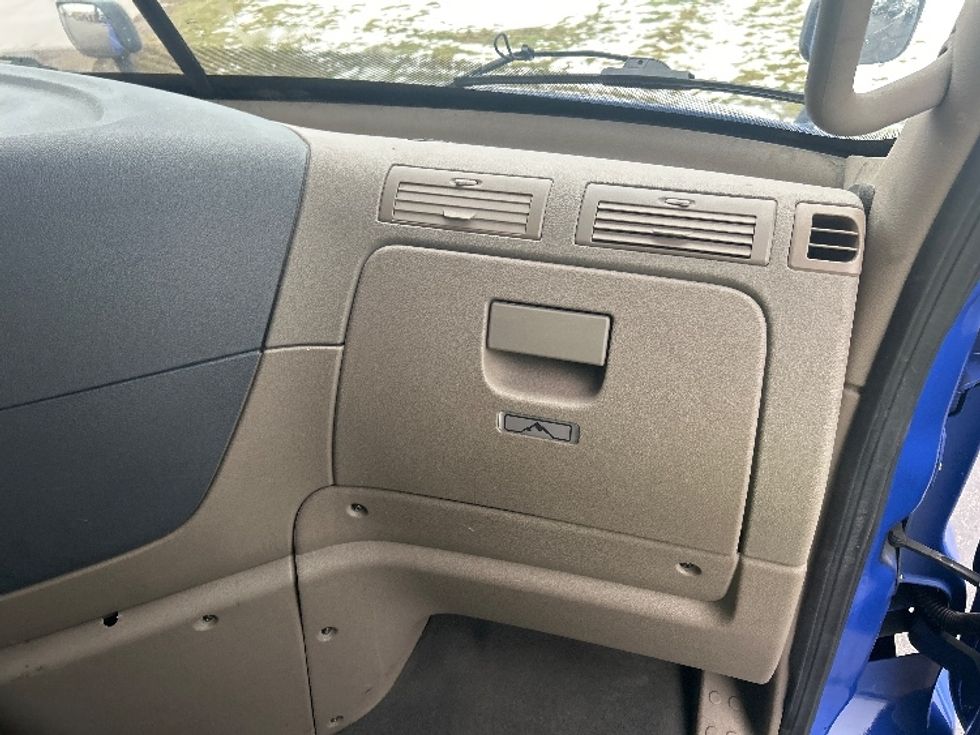 Sleeper Tractor-Heavy Duty Tractors-Freightliner-2020-Cascadia 11364ST-Elkhart-IN-676,665\n\t\tmiles-$ 35,250 - Image 14