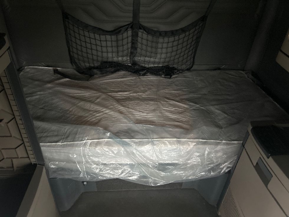 Sleeper Tractor-Heavy Duty Tractors-Freightliner-2020-Cascadia 11364ST-Elkhart-IN-676,665\n\t\tmiles-$ 35,250 - Image 16