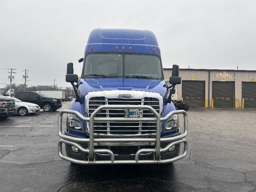 Sleeper Tractor-Heavy Duty Tractors-Freightliner-2020-Cascadia 11364ST-Elkhart-IN-676,665\n\t\tmiles-$ 35,250 - Image 2