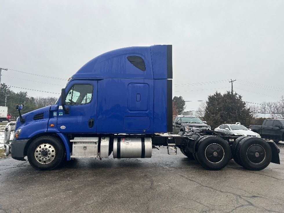 Sleeper Tractor-Heavy Duty Tractors-Freightliner-2020-Cascadia 11364ST-Elkhart-IN-676,665\n\t\tmiles-$ 35,250 - Image 4