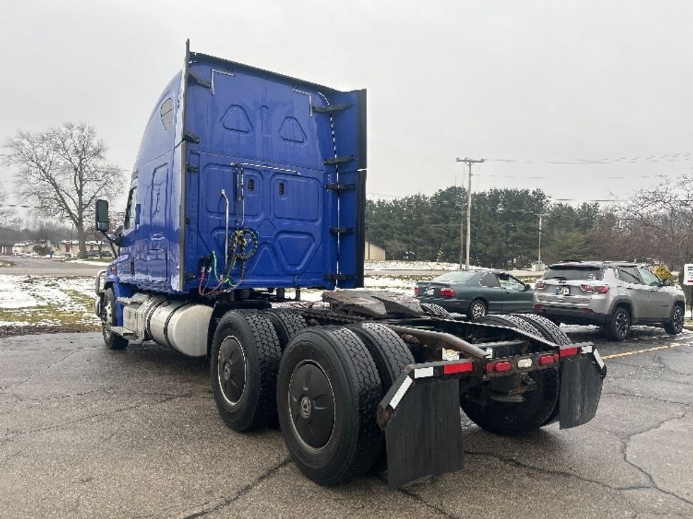 Sleeper Tractor-Heavy Duty Tractors-Freightliner-2020-Cascadia 11364ST-Elkhart-IN-676,665\n\t\tmiles-$ 35,250 - Image 5