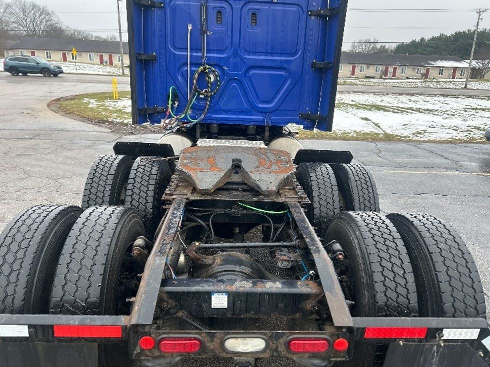 Sleeper Tractor-Heavy Duty Tractors-Freightliner-2020-Cascadia 11364ST-Elkhart-IN-676,665\n\t\tmiles-$ 35,250 - Image 6