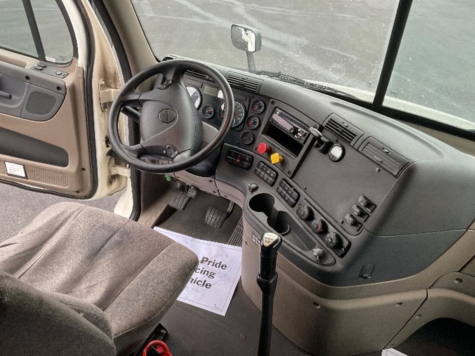 Sleeper Tractor-Heavy Duty Tractors-Freightliner-2020-Cascadia 11364ST-New Castle-DE-512,944\n\t\tmiles-$ 41,500 - Image 12