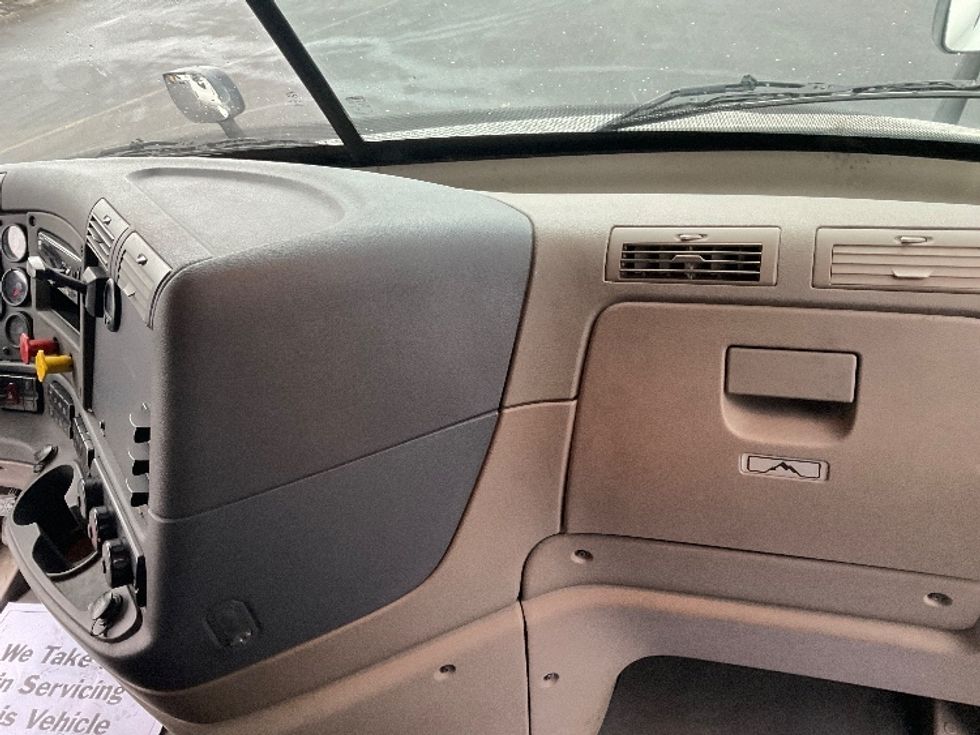 Sleeper Tractor-Heavy Duty Tractors-Freightliner-2020-Cascadia 11364ST-New Castle-DE-512,944\n\t\tmiles-$ 41,500 - Image 14