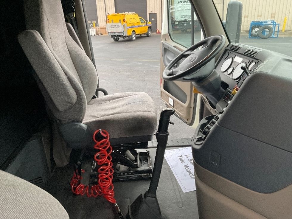 Sleeper Tractor-Heavy Duty Tractors-Freightliner-2020-Cascadia 11364ST-New Castle-DE-512,944\n\t\tmiles-$ 41,500 - Image 15