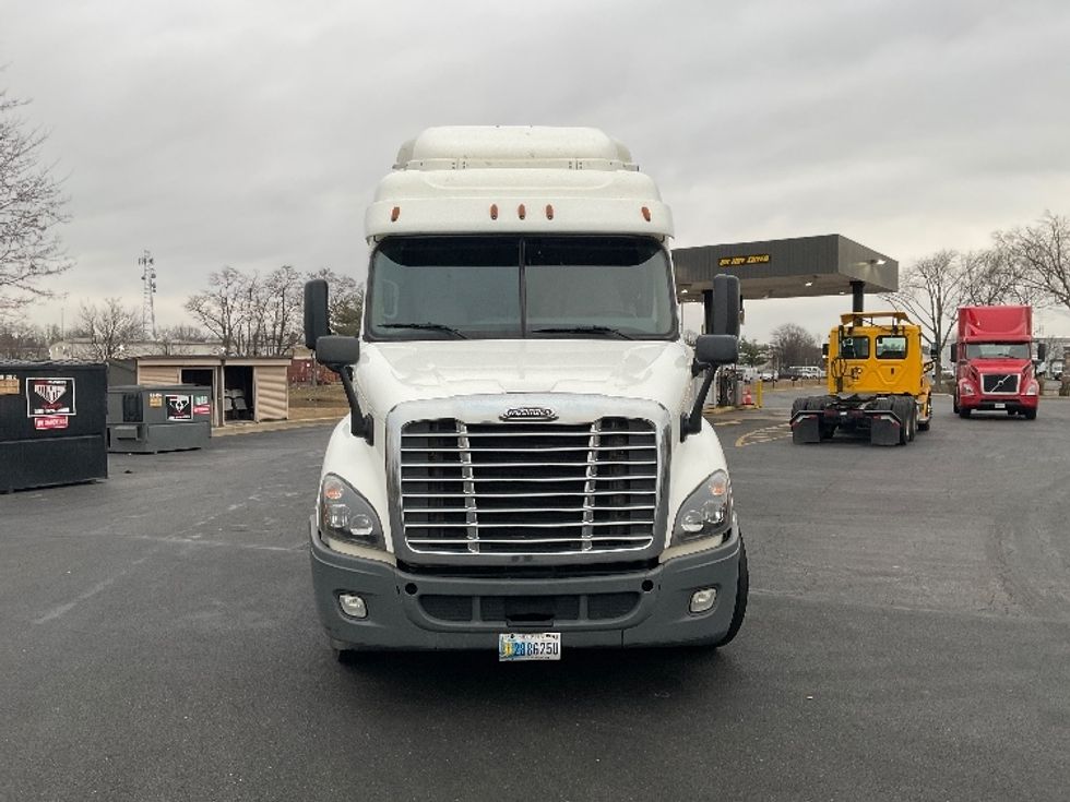 Sleeper Tractor-Heavy Duty Tractors-Freightliner-2020-Cascadia 11364ST-New Castle-DE-512,944\n\t\tmiles-$ 41,500 - Image 2