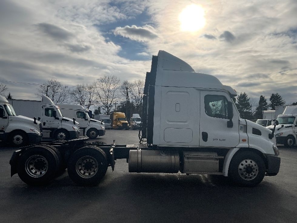 Sleeper Tractor-Heavy Duty Tractors-Freightliner-2020-Cascadia 11364ST-New Castle-DE-512,944\n\t\tmiles-$ 41,500 - Image 8