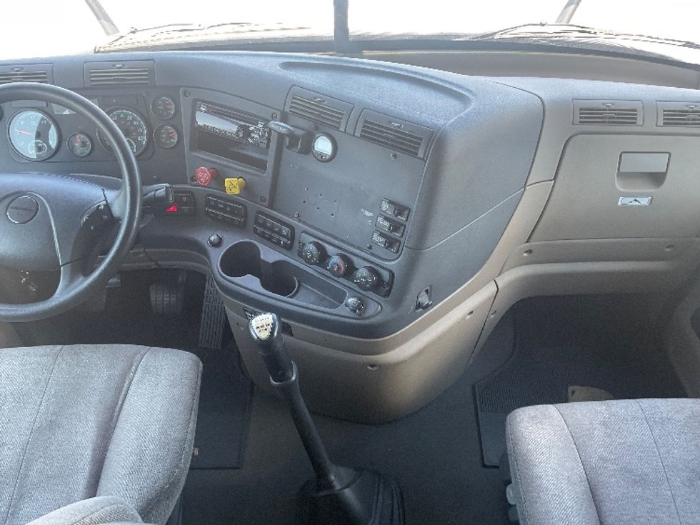 Sleeper Tractor-Heavy Duty Tractors-Freightliner-2020-Cascadia 11364ST-Tampa-FL-497,122\n\t\tmiles-$ 53,500 - Image 12
