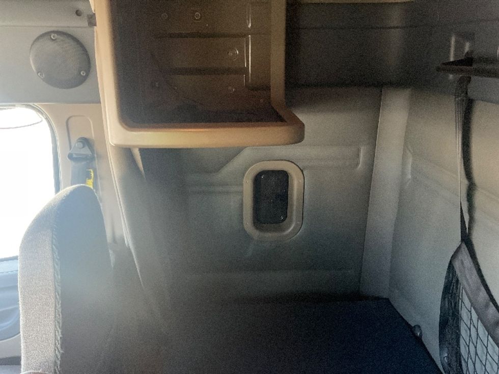 Sleeper Tractor-Heavy Duty Tractors-Freightliner-2020-Cascadia 11364ST-Tampa-FL-497,122\n\t\tmiles-$ 53,500 - Image 19