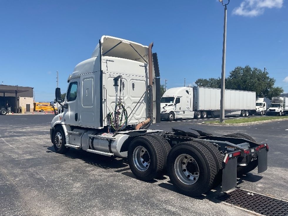 Sleeper Tractor-Heavy Duty Tractors-Freightliner-2020-Cascadia 11364ST-Tampa-FL-497,122\n\t\tmiles-$ 53,500 - Image 5
