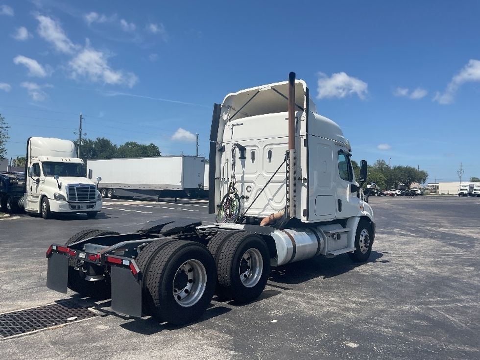 Sleeper Tractor-Heavy Duty Tractors-Freightliner-2020-Cascadia 11364ST-Tampa-FL-497,122\n\t\tmiles-$ 53,500 - Image 7