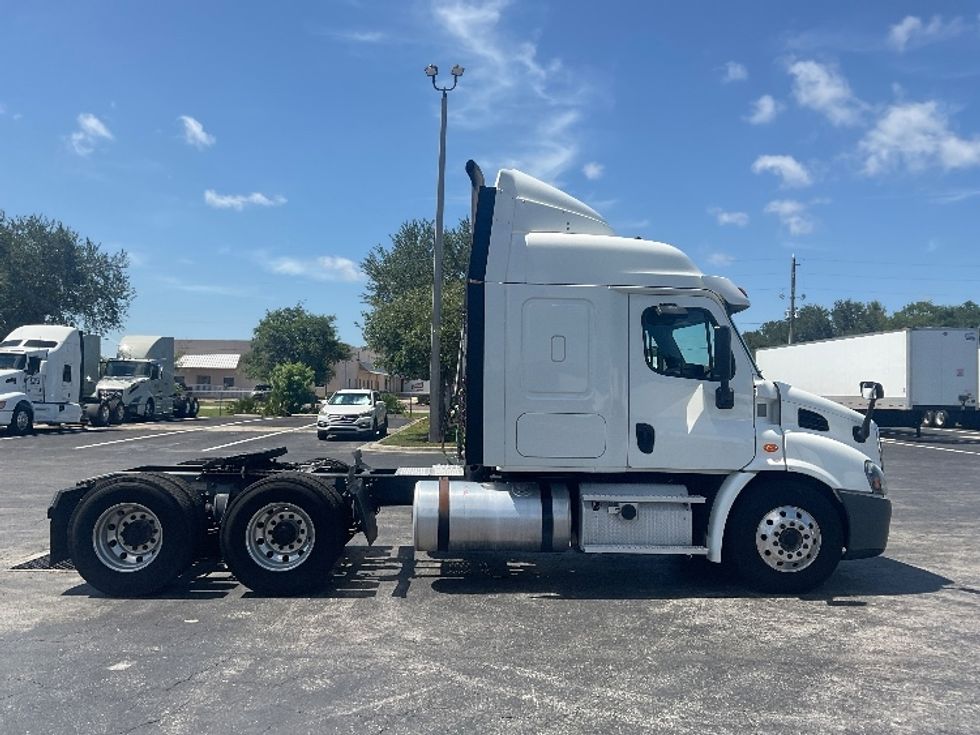 Sleeper Tractor-Heavy Duty Tractors-Freightliner-2020-Cascadia 11364ST-Tampa-FL-497,122\n\t\tmiles-$ 53,500 - Image 8
