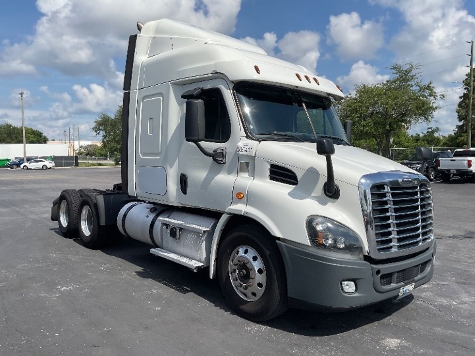 Sleeper Tractor-Heavy Duty Tractors-Freightliner-2020-Cascadia 11364ST-Tampa-FL-563,915\n\t\tmiles-$ 48,500 - Image 1