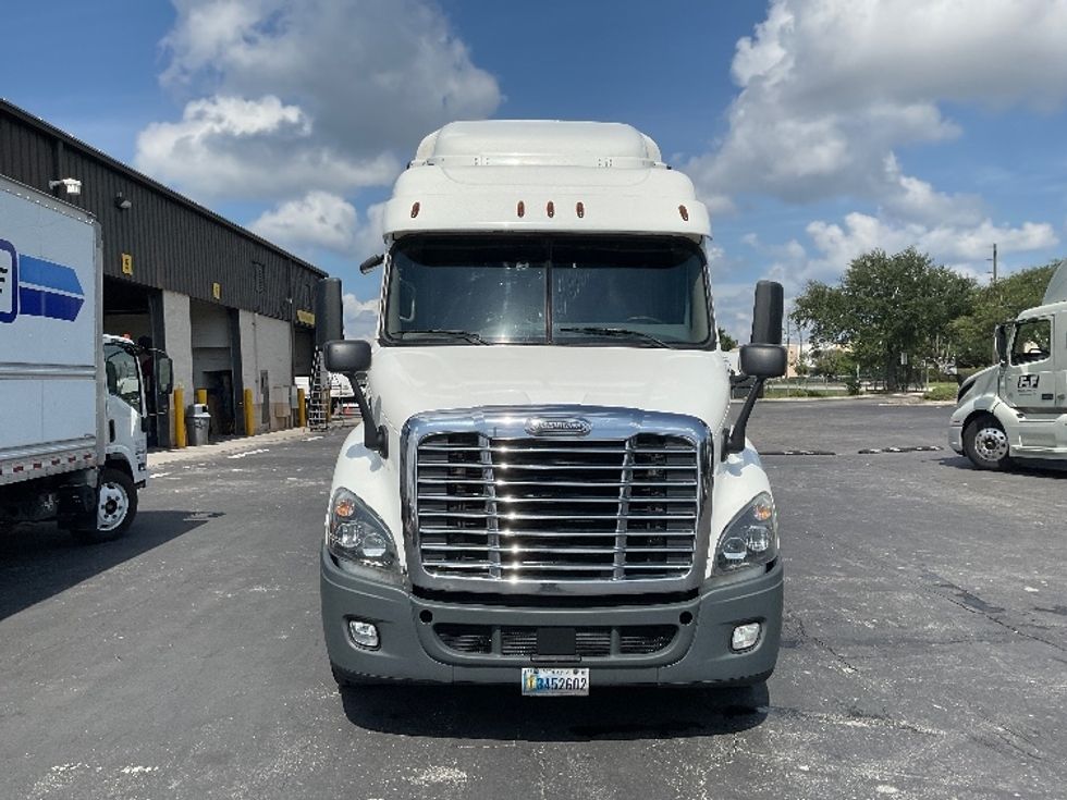Sleeper Tractor-Heavy Duty Tractors-Freightliner-2020-Cascadia 11364ST-Tampa-FL-563,915\n\t\tmiles-$ 48,500 - Image 2