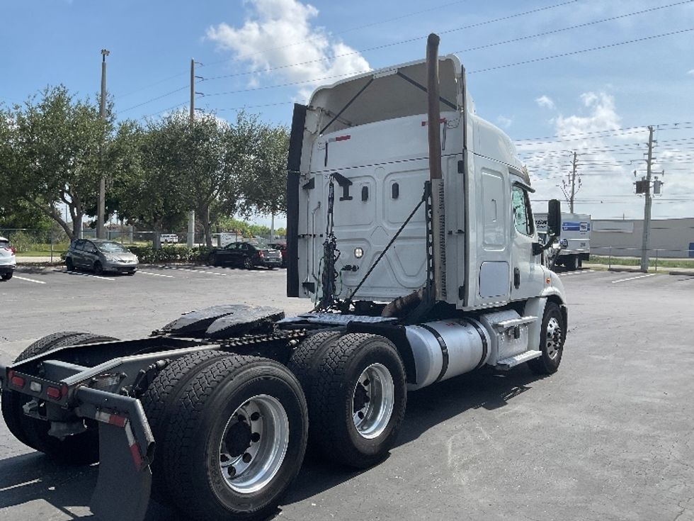 Sleeper Tractor-Heavy Duty Tractors-Freightliner-2020-Cascadia 11364ST-Tampa-FL-563,915\n\t\tmiles-$ 48,500 - Image 7