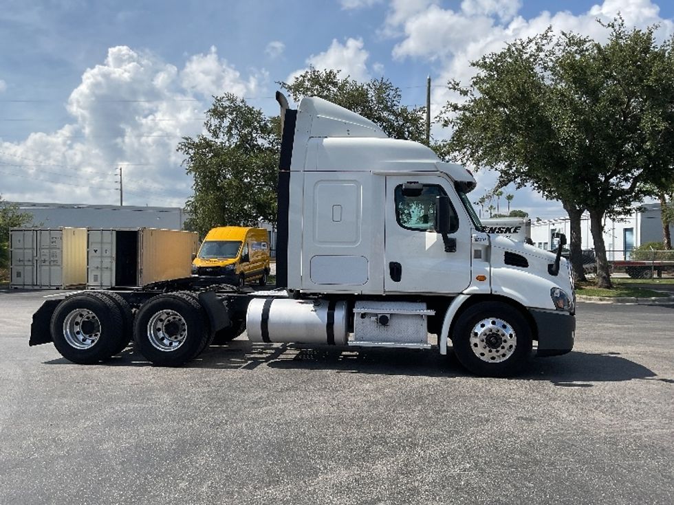 Sleeper Tractor-Heavy Duty Tractors-Freightliner-2020-Cascadia 11364ST-Tampa-FL-563,915\n\t\tmiles-$ 48,500 - Image 8