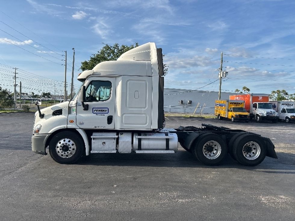 Sleeper Tractor-Heavy Duty Tractors-Freightliner-2020-Cascadia 11364ST-Tampa-FL-611,349\n\t\tmiles-$ 46,250 - Image 4