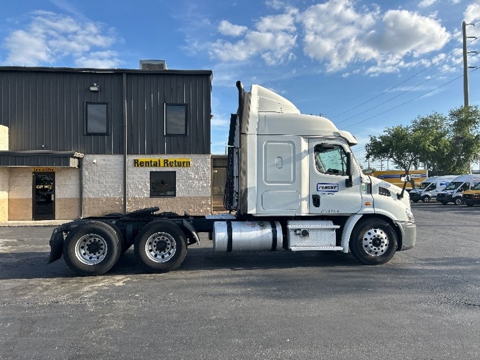 Sleeper Tractor-Heavy Duty Tractors-Freightliner-2020-Cascadia 11364ST-Tampa-FL-611,349\n\t\tmiles-$ 46,250 - Image 8