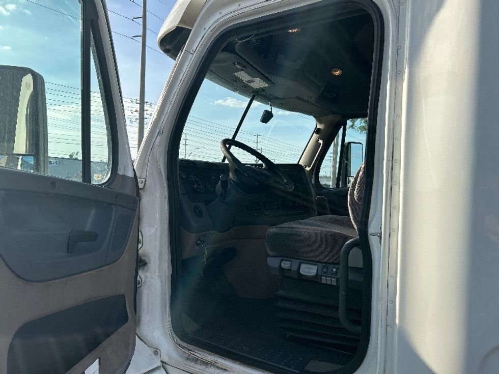 Sleeper Tractor-Heavy Duty Tractors-Freightliner-2020-Cascadia 11364ST-Tampa-FL-611,349\n\t\tmiles-$ 46,250 - Image 9