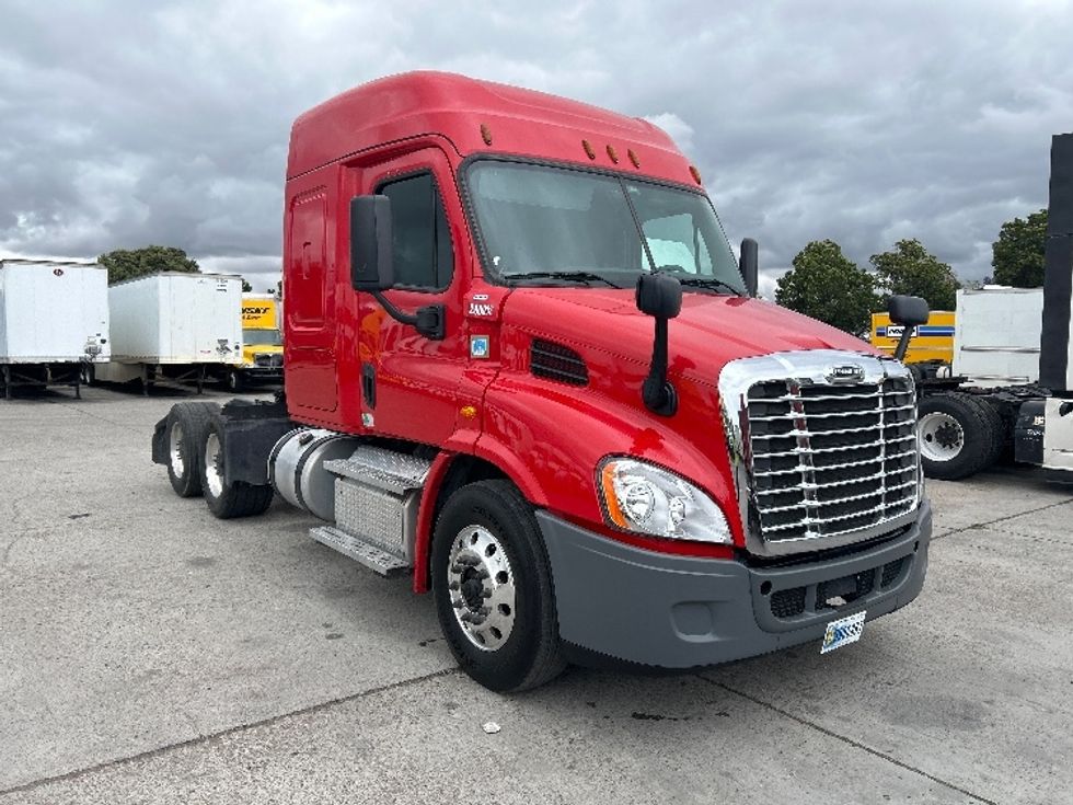 Sleeper Tractor-Heavy Duty Tractors-Freightliner-2020-Cascadia 11364ST-Torrance-CA-371,212\n\t\tmiles-$ 50,250 - Image 1