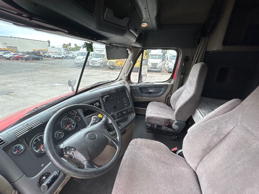 Sleeper Tractor-Heavy Duty Tractors-Freightliner-2020-Cascadia 11364ST-Torrance-CA-371,212\n\t\tmiles-$ 50,250 - Image 10