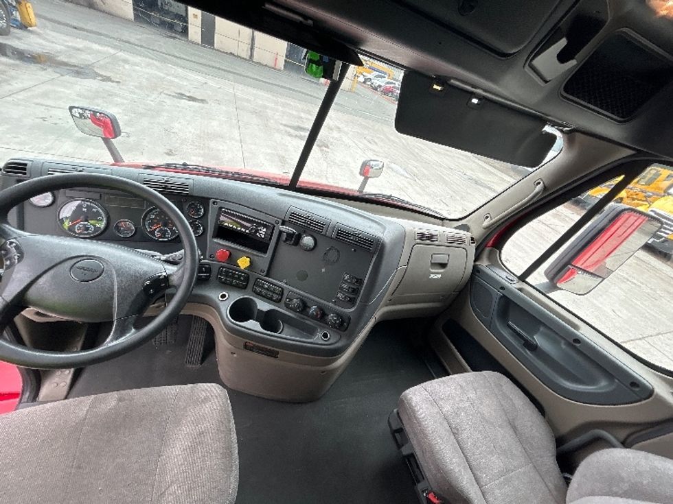 Sleeper Tractor-Heavy Duty Tractors-Freightliner-2020-Cascadia 11364ST-Torrance-CA-371,212\n\t\tmiles-$ 50,250 - Image 12
