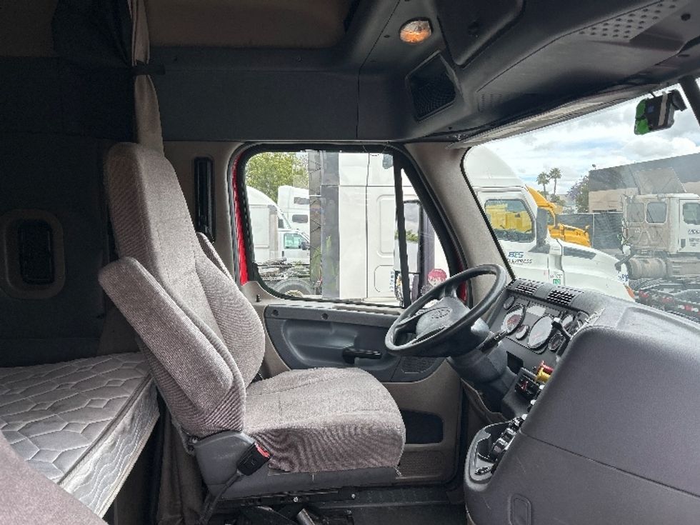 Sleeper Tractor-Heavy Duty Tractors-Freightliner-2020-Cascadia 11364ST-Torrance-CA-371,212\n\t\tmiles-$ 50,250 - Image 15