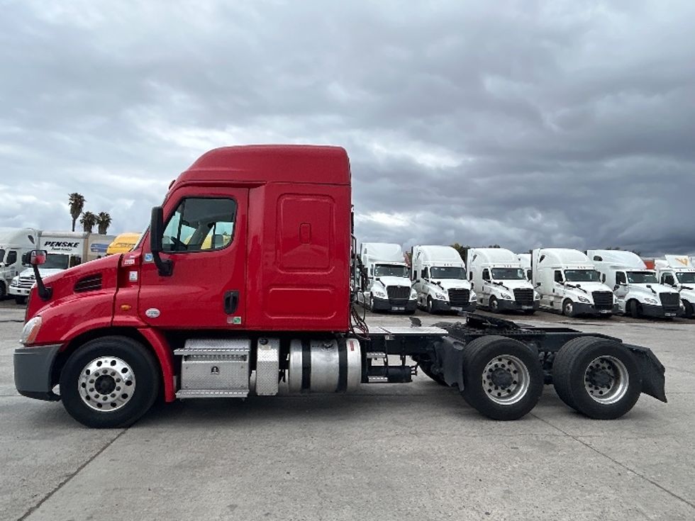 Sleeper Tractor-Heavy Duty Tractors-Freightliner-2020-Cascadia 11364ST-Torrance-CA-371,212\n\t\tmiles-$ 50,250 - Image 4