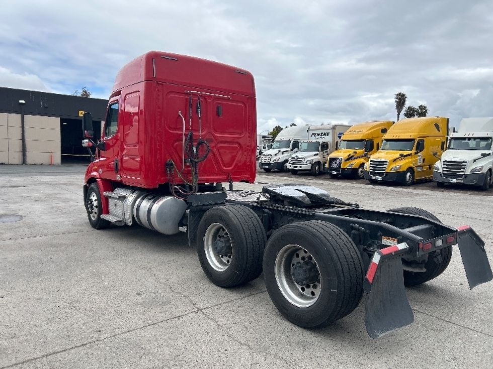 Sleeper Tractor-Heavy Duty Tractors-Freightliner-2020-Cascadia 11364ST-Torrance-CA-371,212\n\t\tmiles-$ 50,250 - Image 5