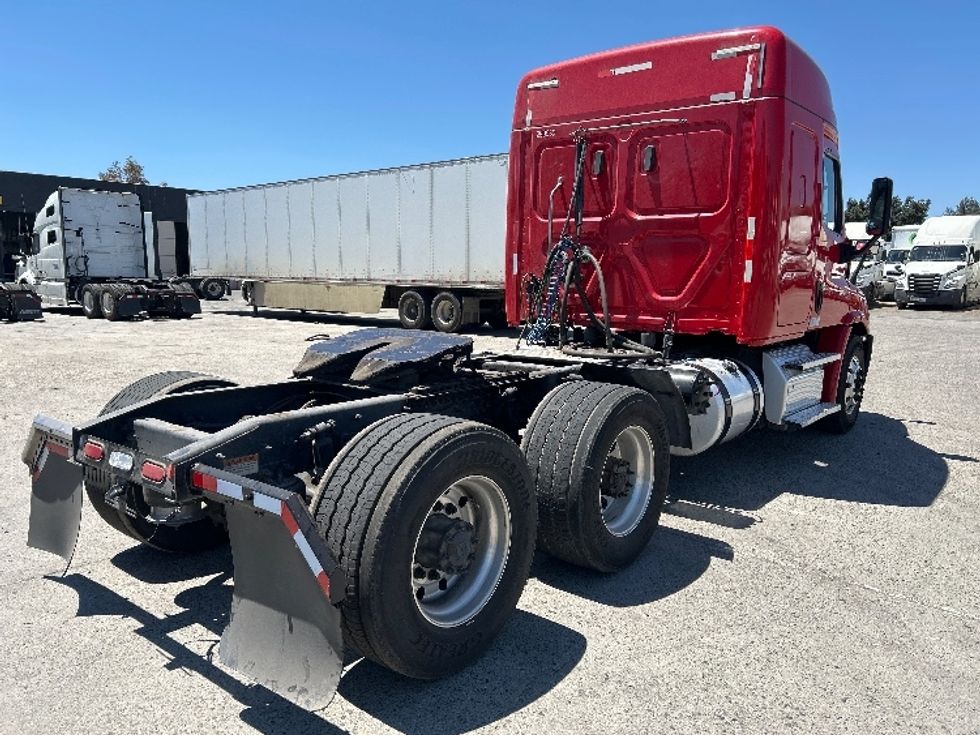 Sleeper Tractor-Heavy Duty Tractors-Freightliner-2020-Cascadia 11364ST-Torrance-CA-554,373\n\t\tmiles-$ 43,750 - Image 7
