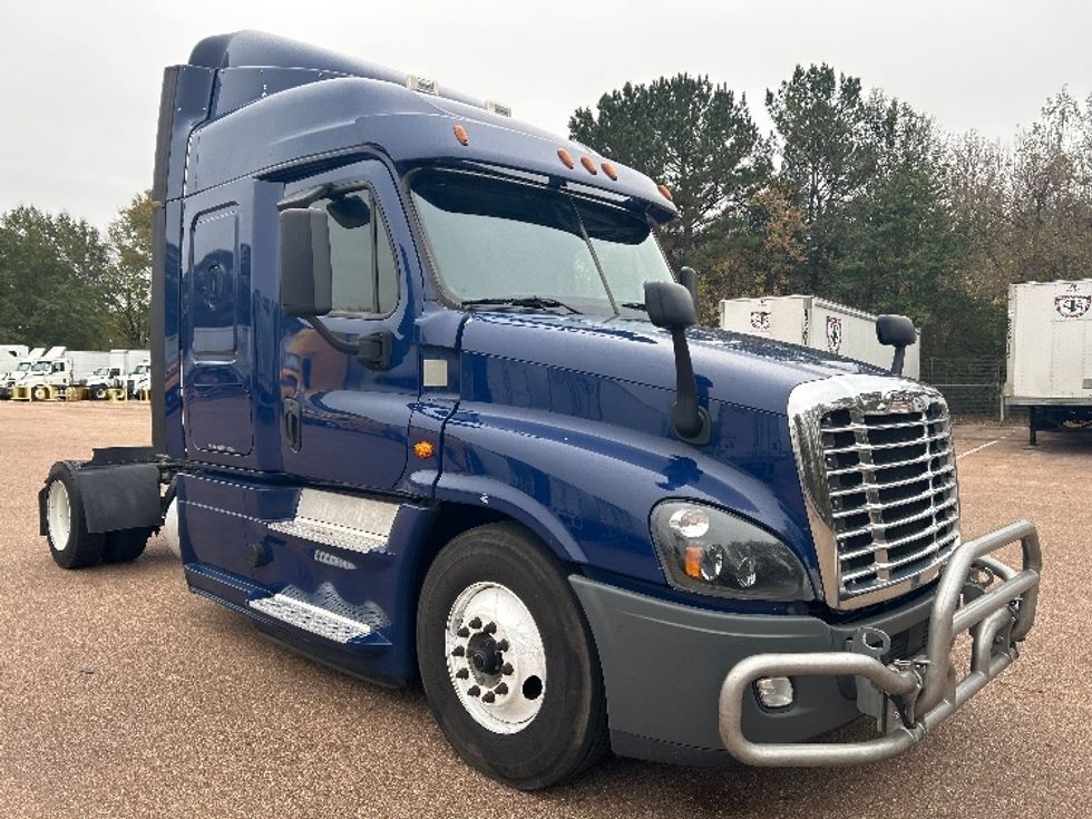 Sleeper Tractor-Heavy Duty Tractors-Freightliner-2020-Cascadia 12542ST-Jackson-MS-690,957\n\t\tmiles-$ 38,250 - Image 1