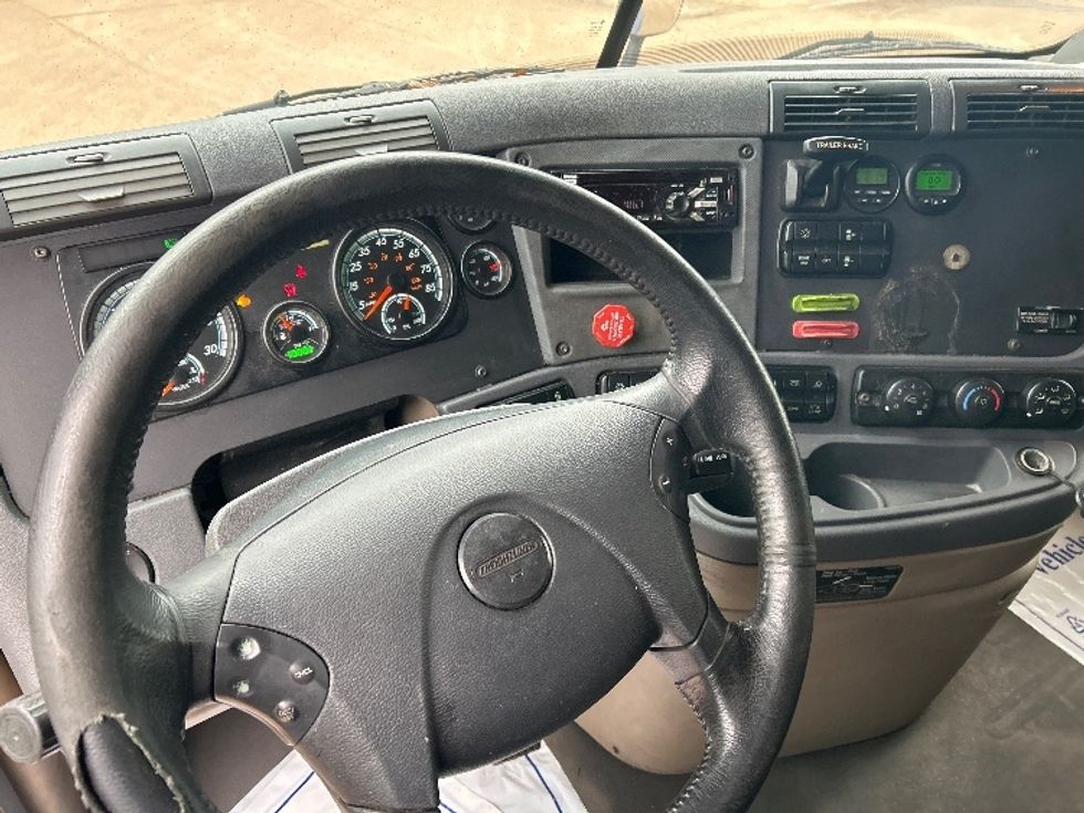 Sleeper Tractor-Heavy Duty Tractors-Freightliner-2020-Cascadia 12542ST-Jackson-MS-690,957\n\t\tmiles-$ 38,250 - Image 11