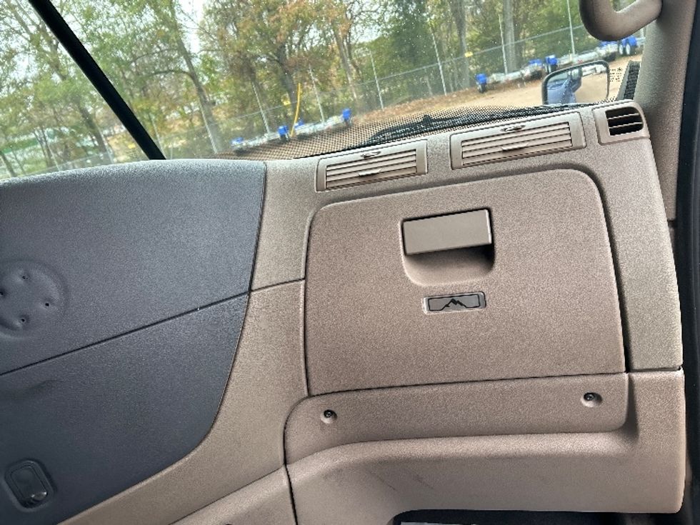 Sleeper Tractor-Heavy Duty Tractors-Freightliner-2020-Cascadia 12542ST-Jackson-MS-690,957\n\t\tmiles-$ 38,250 - Image 14