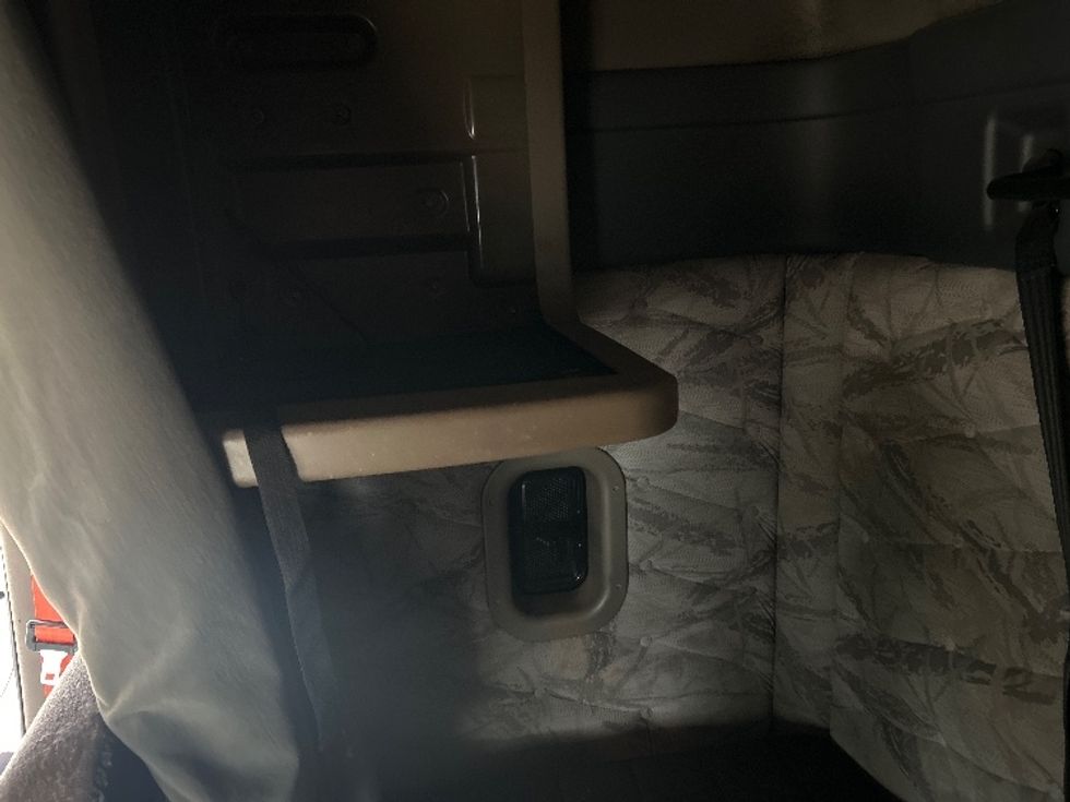 Sleeper Tractor-Heavy Duty Tractors-Freightliner-2020-Cascadia 12542ST-Jackson-MS-690,957\n\t\tmiles-$ 38,250 - Image 19