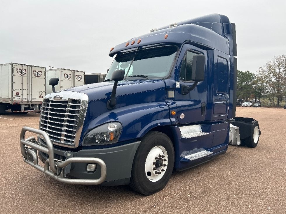 2020 Freightliner Cascadia 125" Sleeper Cab photo 3