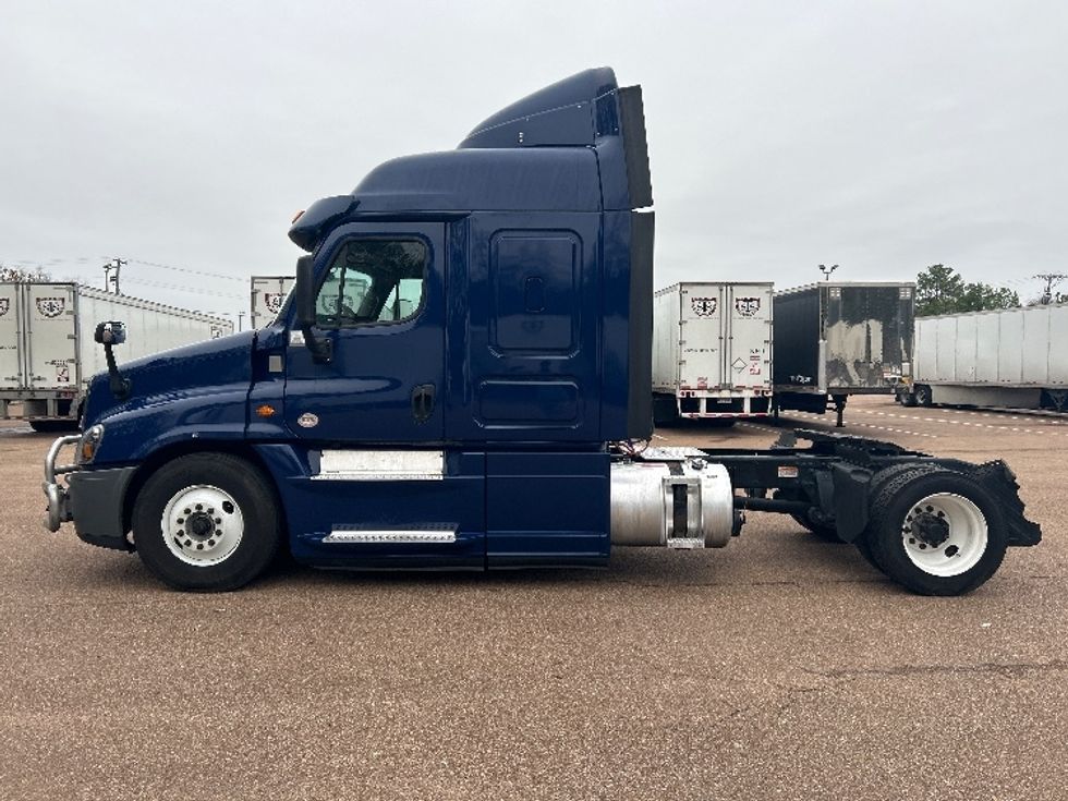 2020 Freightliner Cascadia 125" Sleeper Cab photo 4