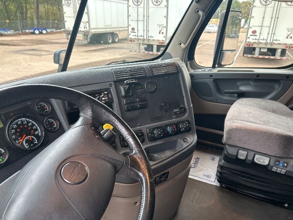 Sleeper Tractor-Heavy Duty Tractors-Freightliner-2020-Cascadia 12542ST-Jackson-MS-712,060\n\t\tmiles-$ 36,750 - Image 10