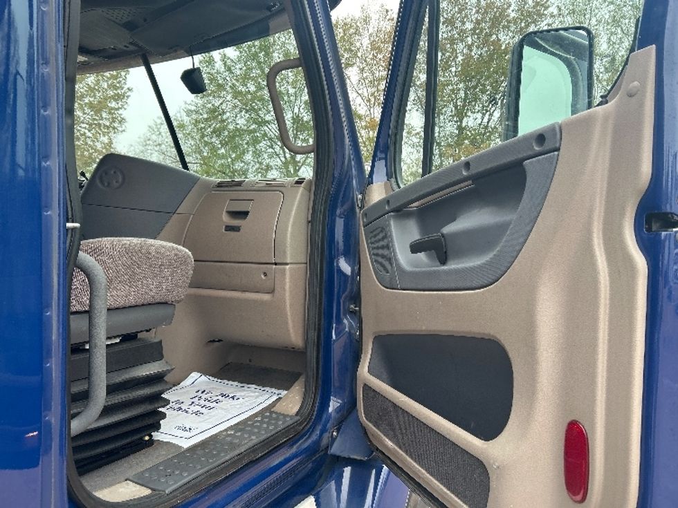 Sleeper Tractor-Heavy Duty Tractors-Freightliner-2020-Cascadia 12542ST-Jackson-MS-712,060\n\t\tmiles-$ 36,750 - Image 13