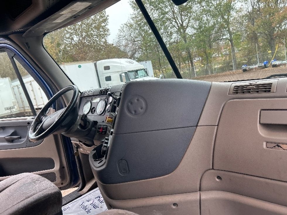Sleeper Tractor-Heavy Duty Tractors-Freightliner-2020-Cascadia 12542ST-Jackson-MS-712,060\n\t\tmiles-$ 36,750 - Image 15