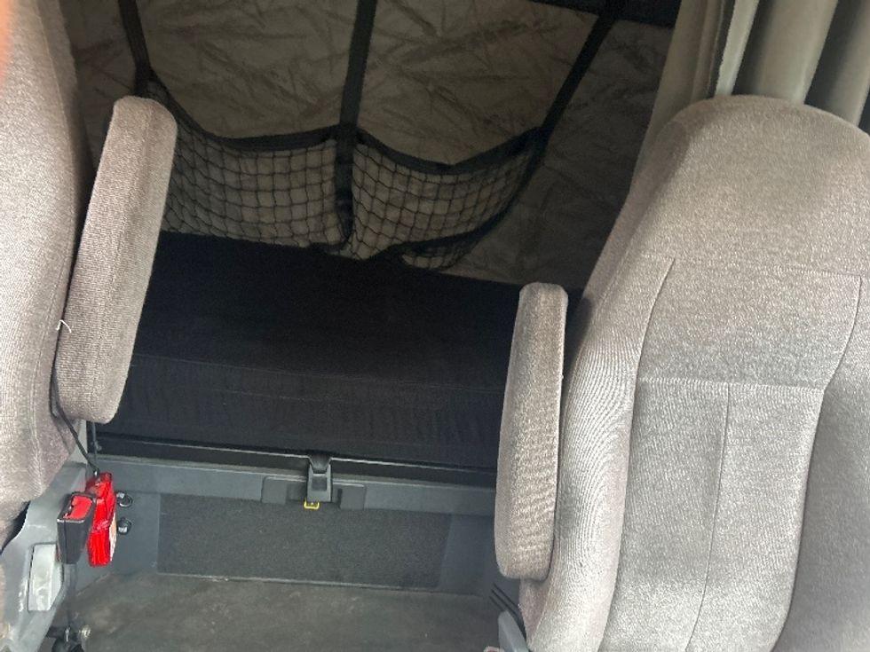 Sleeper Tractor-Heavy Duty Tractors-Freightliner-2020-Cascadia 12542ST-Jackson-MS-712,060\n\t\tmiles-$ 36,750 - Image 16