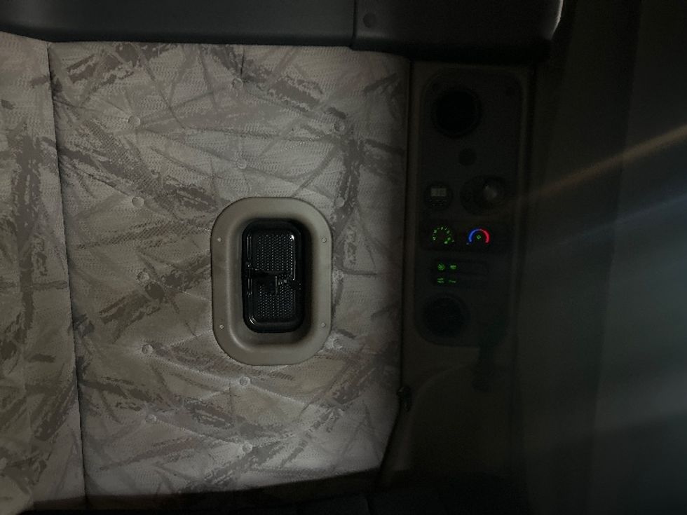 Sleeper Tractor-Heavy Duty Tractors-Freightliner-2020-Cascadia 12542ST-Jackson-MS-712,060\n\t\tmiles-$ 36,750 - Image 18