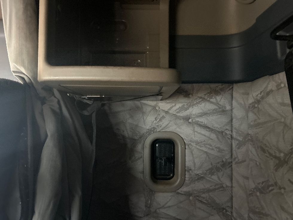 Sleeper Tractor-Heavy Duty Tractors-Freightliner-2020-Cascadia 12542ST-Jackson-MS-712,060\n\t\tmiles-$ 36,750 - Image 19