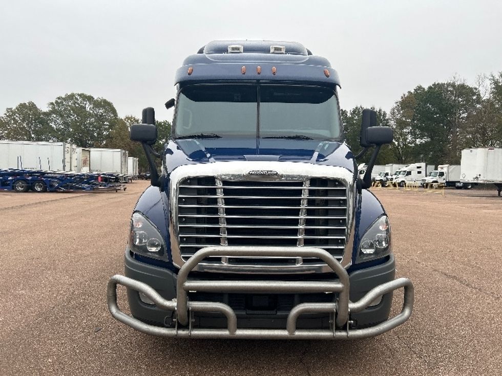 Sleeper Tractor-Heavy Duty Tractors-Freightliner-2020-Cascadia 12542ST-Jackson-MS-712,060\n\t\tmiles-$ 36,750 - Image 2