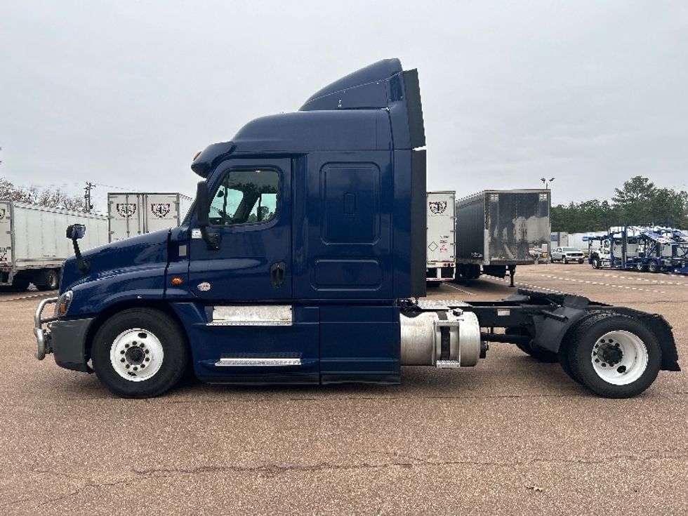 Sleeper Tractor-Heavy Duty Tractors-Freightliner-2020-Cascadia 12542ST-Jackson-MS-712,060\n\t\tmiles-$ 36,750 - Image 4