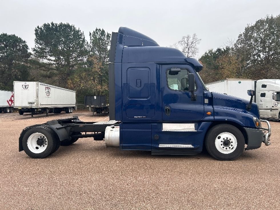 Sleeper Tractor-Heavy Duty Tractors-Freightliner-2020-Cascadia 12542ST-Jackson-MS-712,060\n\t\tmiles-$ 36,750 - Image 8