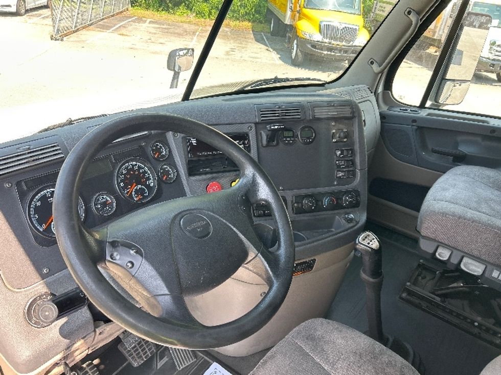 Sleeper Tractor-Heavy Duty Tractors-Freightliner-2020-Cascadia 12564ST-Asheville-NC-567,785\n\t\tmiles-$ 46,500 - Image 10