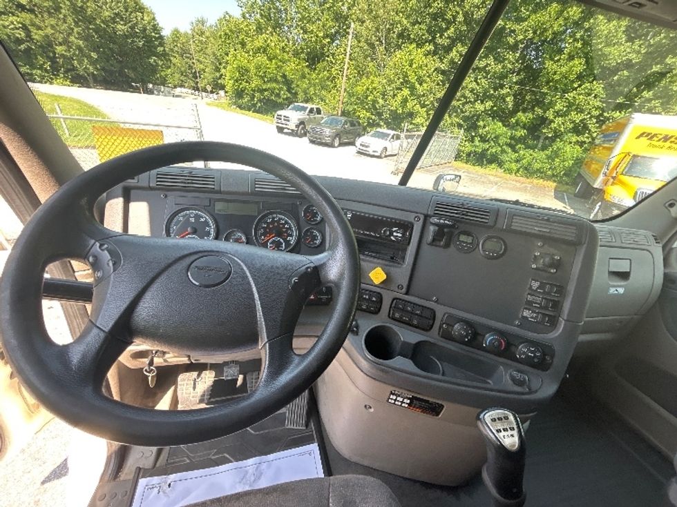 Sleeper Tractor-Heavy Duty Tractors-Freightliner-2020-Cascadia 12564ST-Asheville-NC-567,785\n\t\tmiles-$ 46,500 - Image 11