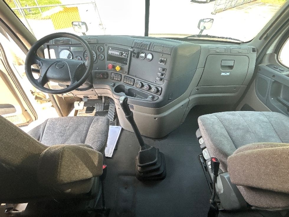 Sleeper Tractor-Heavy Duty Tractors-Freightliner-2020-Cascadia 12564ST-Asheville-NC-567,785\n\t\tmiles-$ 46,500 - Image 12