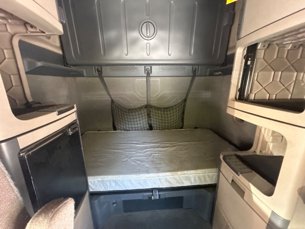 Sleeper Tractor-Heavy Duty Tractors-Freightliner-2020-Cascadia 12564ST-Asheville-NC-567,785\n\t\tmiles-$ 46,500 - Image 16