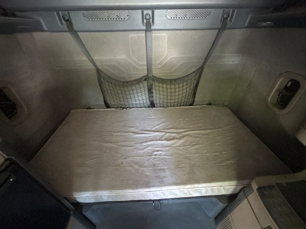 Sleeper Tractor-Heavy Duty Tractors-Freightliner-2020-Cascadia 12564ST-Asheville-NC-567,785\n\t\tmiles-$ 46,500 - Image 17